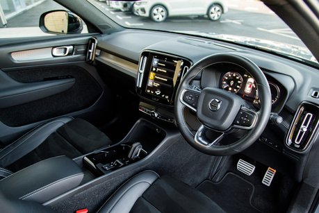 Volvo XC40 RECHARGE T5 R-DESIGN PRO