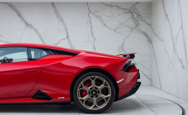 Lamborghini Huracan TECNICA 35