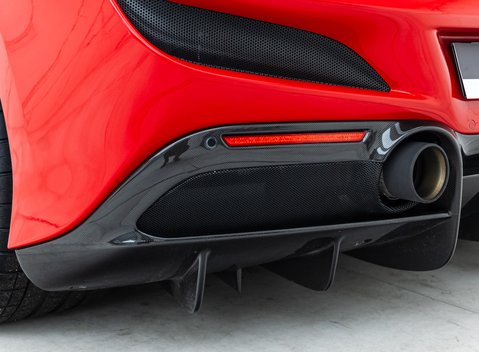 Ferrari F8 Spider 37