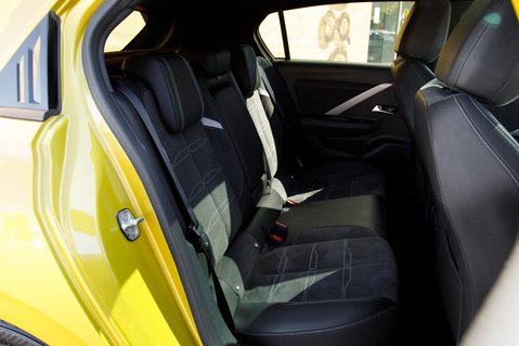 Vauxhall Astra ULTIMATE PHEV 36