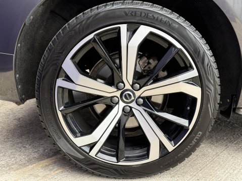 Volvo XC60 2.0 B5 MHEV R-Design SUV 5dr Petrol Hybrid Auto AWD Euro 6 (s/s) (250 ps) 15