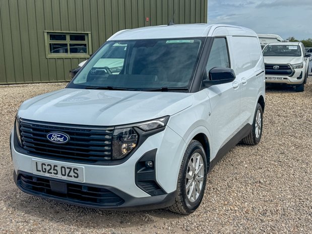 Ford Transit Courier Petrol SWB L1H1 Low Roof Limited Air Con Alloys Nav Sensors EURO 6 2