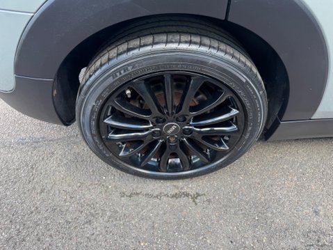 Mini Clubman COOPER BLACK 27