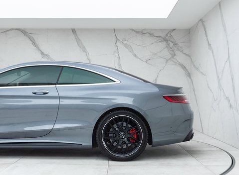 Mercedes-Benz S63 AMG Coupe 31