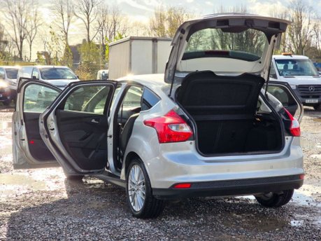 Ford Focus 1.6 Zetec Navigator Hatchback 5dr Petrol Powershift Euro 5 (125 ps) 11