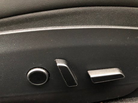 Tesla Model 3 LONG RANGE AWD 45,000m black vegan leather, 19 inch alloys 16