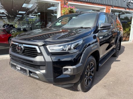 Toyota Hilux 2.8 D-4D Invincible X Pickup Double Cab 4dr Diesel Auto 4WD Euro 6 (204 ps) 1