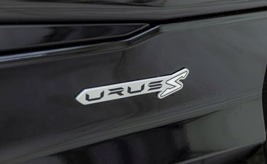 Lamborghini Urus S 33