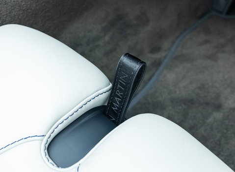 Aston Martin V12 Vantage Roadster 9