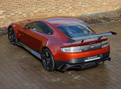 Aston Martin Vantage GT8 5