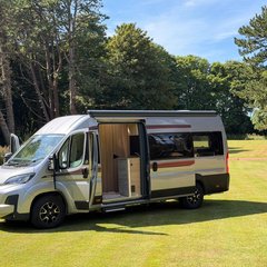 Auto-Trail V-Line 635 35 L4H2 STANDARD PV 1