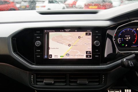 Volkswagen T-Cross R-LINE TSI DSG 27