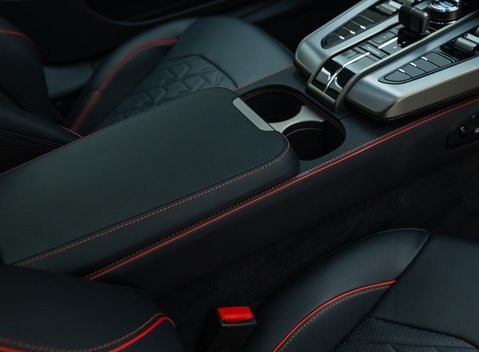 Aston Martin Vanquish V12 24