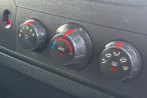 Renault Master LL35 Business 145 ps dCi Dropside Truck - Air Con & Sat Nav 16