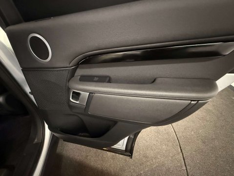 Land Rover Discovery 3.0 Discovery SE SD6 Auto 4WD 19