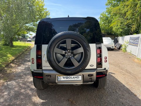 Land Rover Defender X-DYNAMIC S MHEV 62