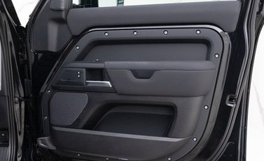 Land Rover Defender 110 X-Dynamic S D250 19