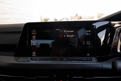 Volkswagen Golf R-LINE TSI 26