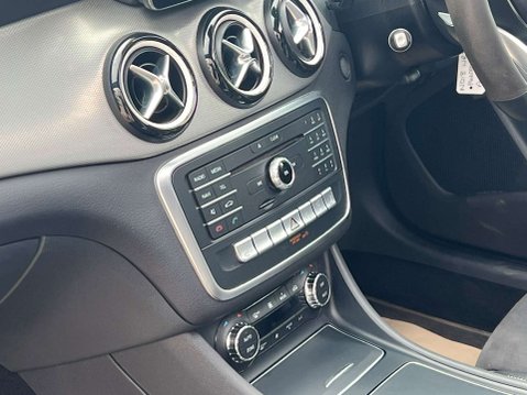 Mercedes-Benz A Class 2.1 A 200 WhiteArt Premium+ D Automatic 5dr - NATIONAL DELIVERY* 33