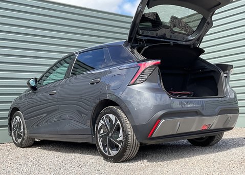 MG MG4 EV 64kWh TROPHY 9