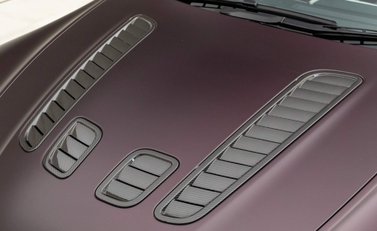 Aston Martin Vantage S V12 25