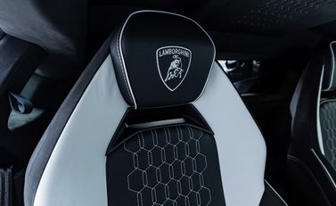 Lamborghini Revuelto 16