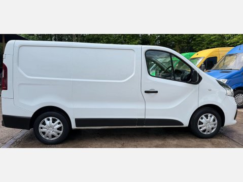 Renault Trafic 1.6 dCi 27 Business+ Panel Van 5dr Diesel Manual SWB Standard Roof Euro 6 ( 16