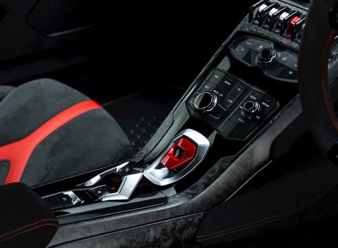 Lamborghini Huracan LP640-4 Performante 16