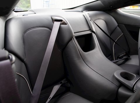 Aston Martin Vanquish S 13