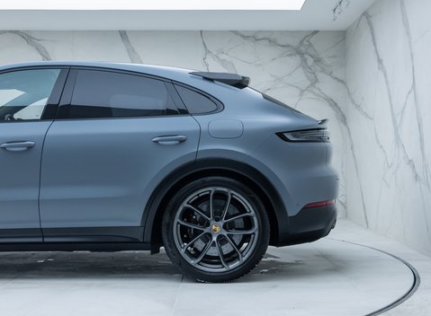 Porsche Cayenne TURBO E-HYBRID Coupe with GT Package 40