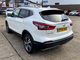 Nissan Qashqai 1.3 Qashqai N-Connecta DiG-T 5dr 10