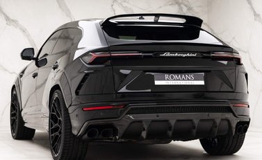 Lamborghini Urus 4
