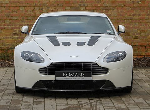 Aston Martin V12 Vantage 2