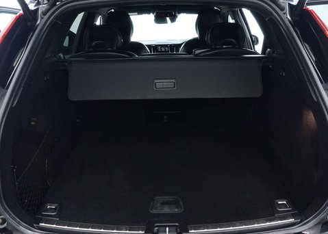 Volvo XC60 2.0 B5 MHEV R-Design SUV 5dr Petrol Hybrid Auto Euro 6 (s/s) (250 ps) 51