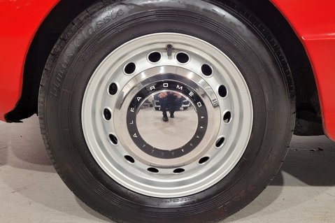 Alfa Romeo Spider 1750 VELOCE 17