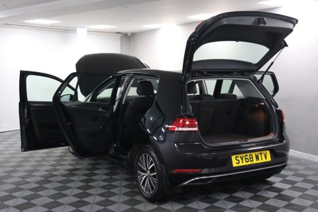 Volkswagen Golf SE NAVIGATION TDI 21