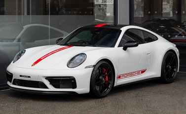 Porsche 911 Carrera 4 GTS (992) 2