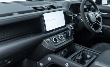 Land Rover Defender 110 V8 CARPATHIAN EDITION Urban 20