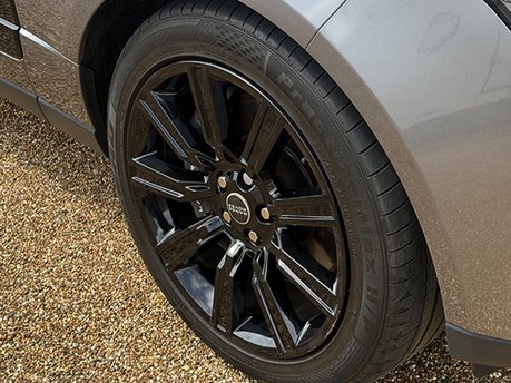 Land Rover Range Rover WESTMINSTER BLACK 33