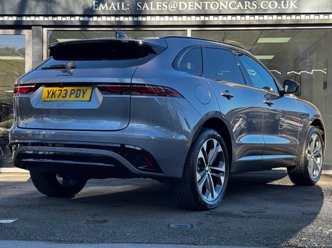 Jaguar F-Pace R-DYNAMIC HSE BLACK 25