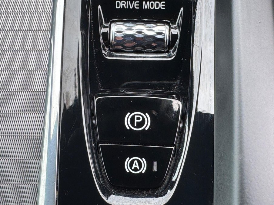 2021 Volvo V60 — image 32