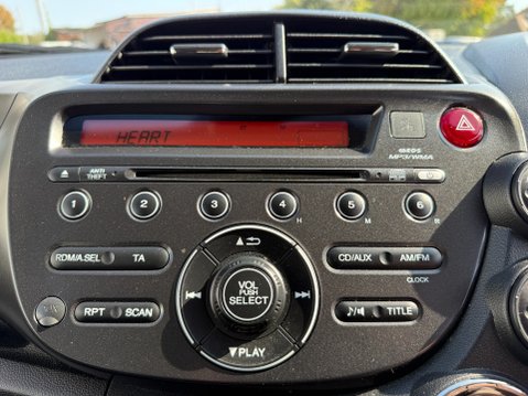 Honda Jazz I-VTEC ES PLUS AUTO 13