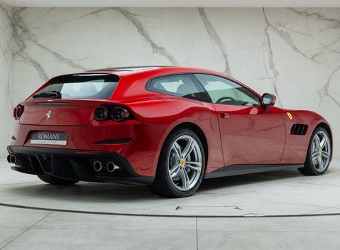Ferrari GTC4 Lusso V12 6