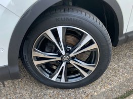 Nissan Qashqai 1.3 Qashqai N-Connecta DiG-T 5dr 3