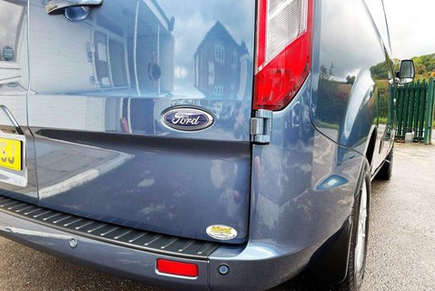 Ford Transit Custom 300 L2 170 ps Limited Panel Van - Power Invertor 23