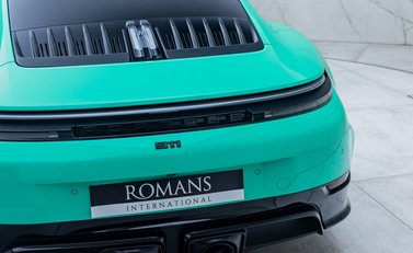 Porsche 911 Carrera GTS (992.2) 33