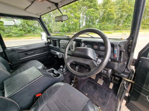 Land Rover Defender 90 TD5 XS STATION WAGON 5