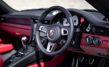 Porsche 911 (991.2) Targa 4 GTS 13