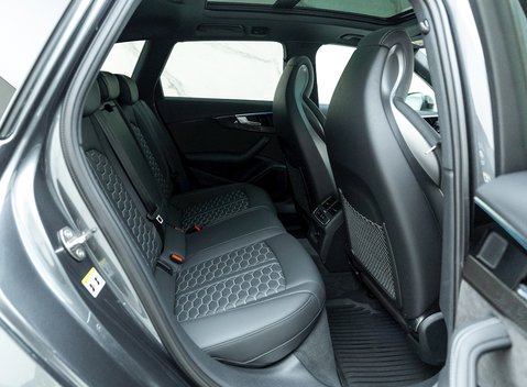 Audi RS4 Avant Carbon Black 14