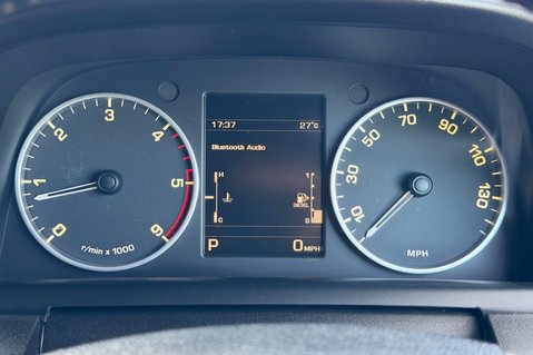 Land Rover Discovery SDV6 SE TECH - 11 SERVICES RECORDED INC CAMBELT CHANGE 37
